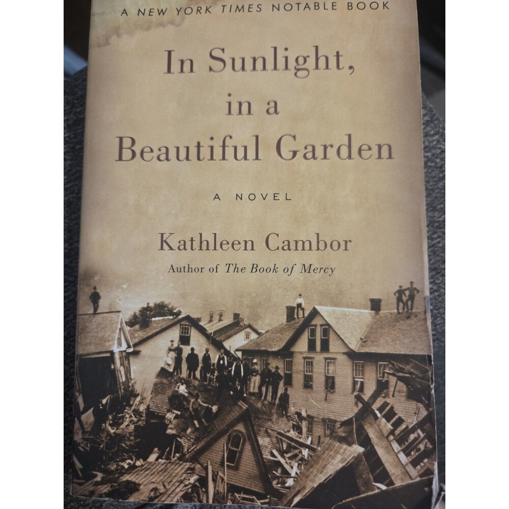 In Sunlight, in a Beautiful Garden, Paperback by Cambor, Kathleen